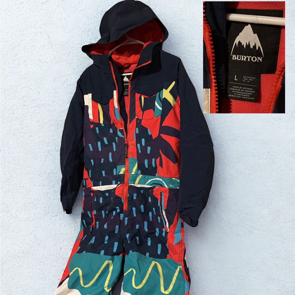 Burton! Brand new condition! No snow up the back. 🥶These suits are genius! 🩵